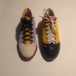 Nike Men's Lebron James XIX 19 Mismatch Color Sneakers Sz 7.5M (D09829-500) EUC